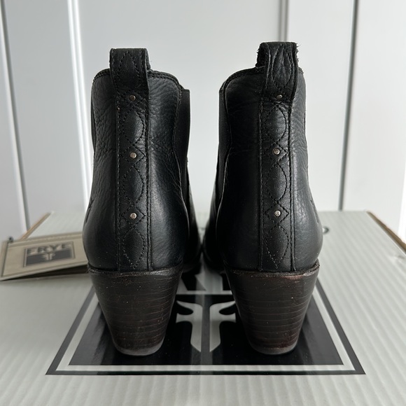 Frye Jackie Gore boots, size 5.5 - Picture 5 of 7